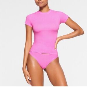 SKIMS Fits Everybody T-Shirt